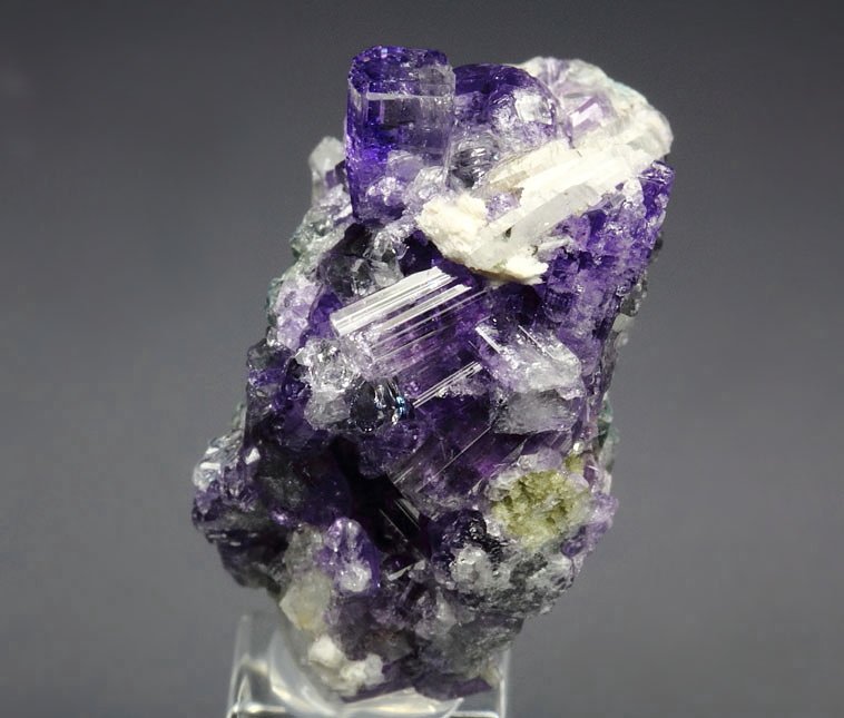 gem FLUORAPATITE, ALBITE