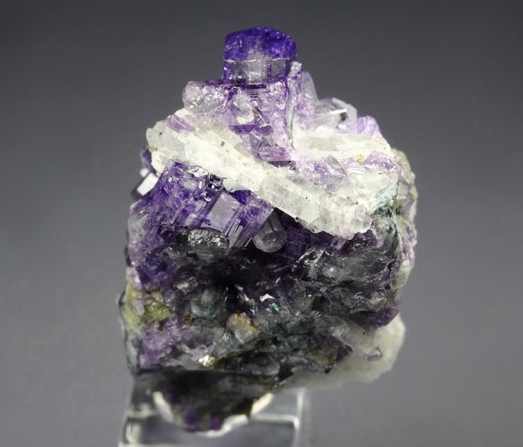 gem FLUORAPATITE, ALBITE