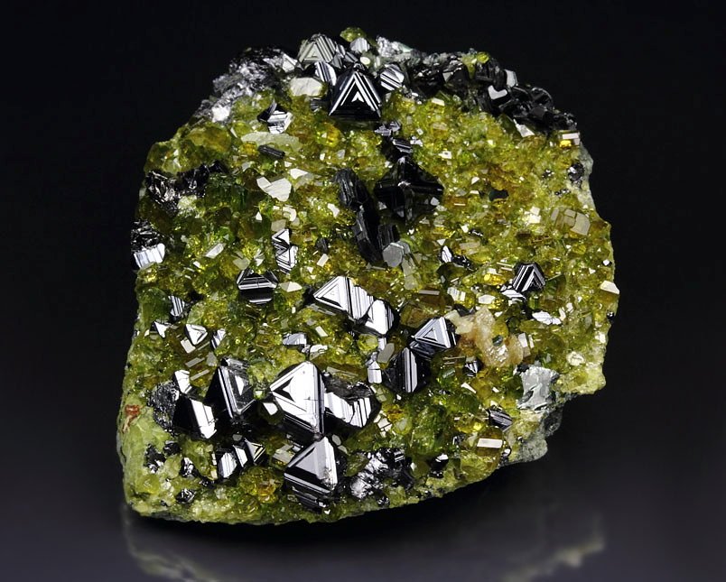 MAGNETITE, gem EPIDOTE