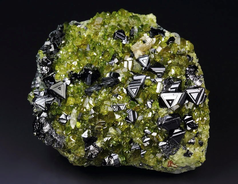 MAGNETITE, gem EPIDOTE