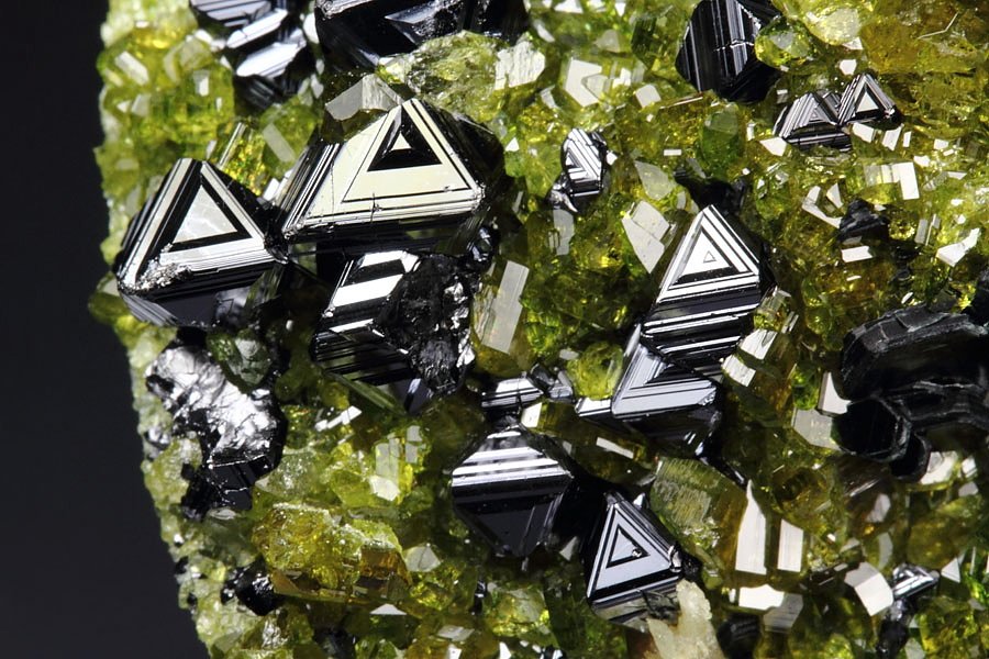 MAGNETITE, gem EPIDOTE