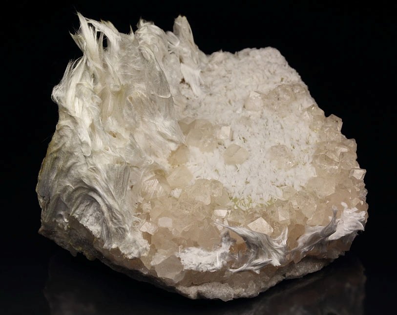 WOLLASTONITE, gem GARNET var. GROSSULAR