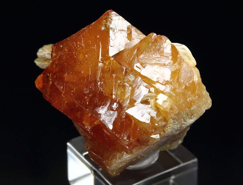 gem SCHEELITE, MUSCOVITE