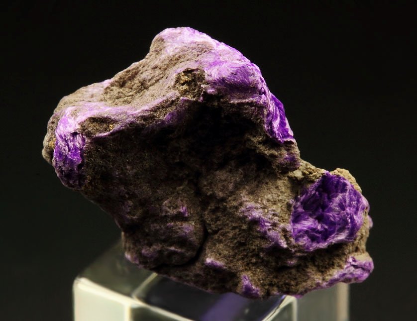 crystallized SUGILITE