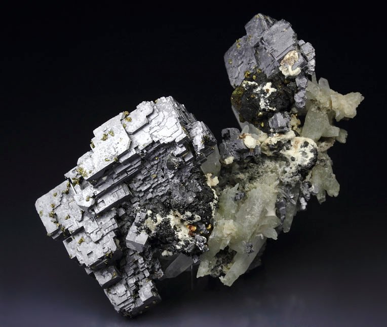 skeletal GALENA, CHALCOPYRITE, QUARTZ