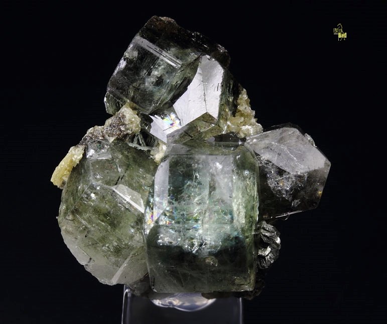 gem FLUORAPATITE, SIDERITE, MUSCOVITE