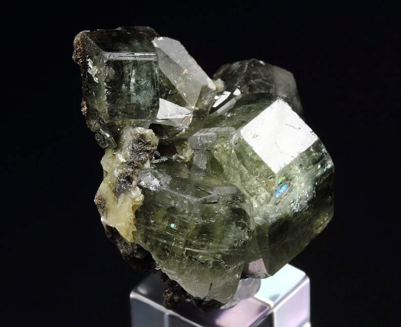 gem FLUORAPATITE, SIDERITE, MUSCOVITE