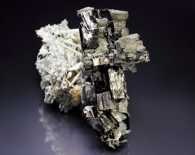 iridescent PYRRHOTITE, QUARTZ, GALENA