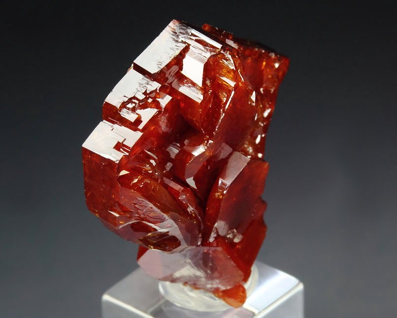 gemmy skeletal VANADINITE