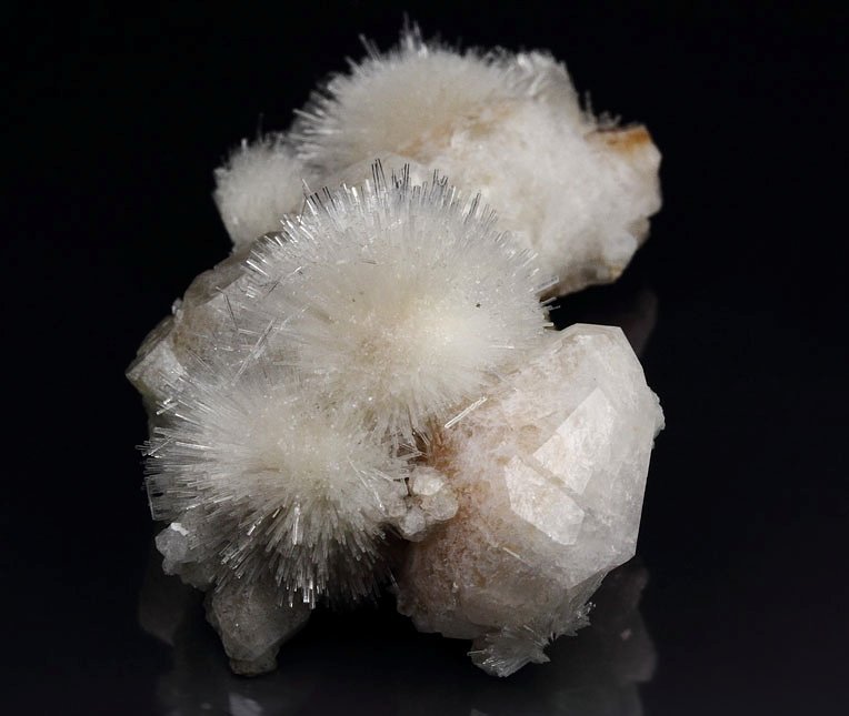 new find - NATROLITE, ANALCIME 