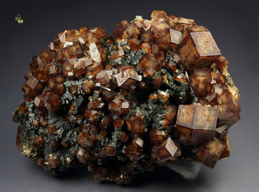 GARNET var. ANDRADITE, HEDENBERGITE, QUARTZ