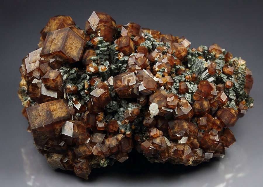 GARNET var. ANDRADITE, HEDENBERGITE, QUARTZ