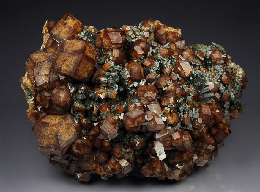 GARNET var. ANDRADITE, HEDENBERGITE, QUARTZ