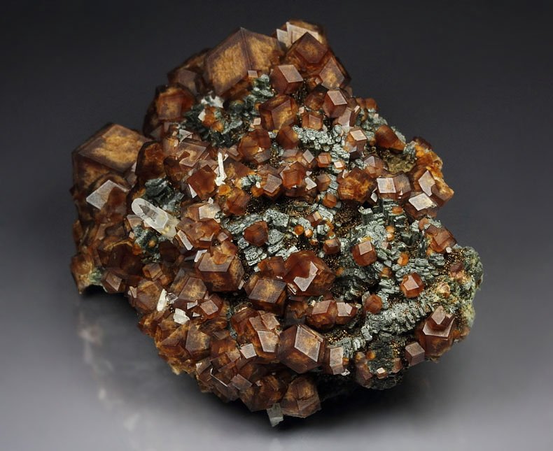 GARNET var. ANDRADITE, HEDENBERGITE, QUARTZ