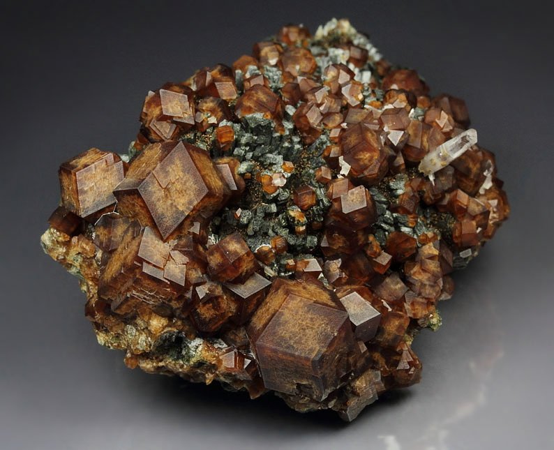 GARNET var. ANDRADITE, HEDENBERGITE, QUARTZ