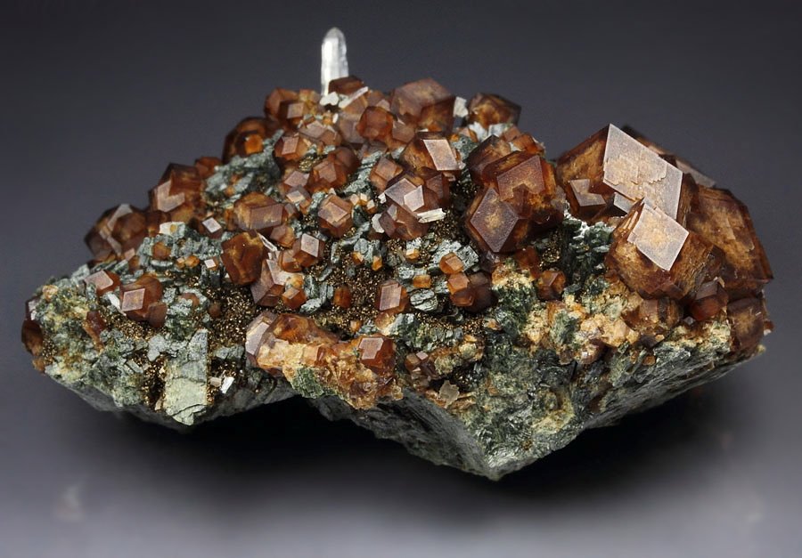 GARNET var. ANDRADITE, HEDENBERGITE, QUARTZ