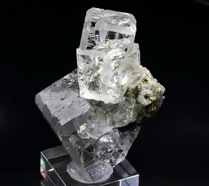 water-clear FLUORITE impaled with QUARTZ