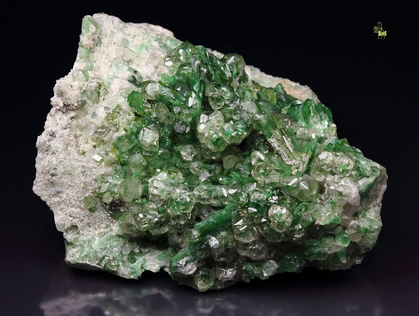 gem GARNET var. GROSSULAR with GREEN CHROMIAN PHANTOMS, DIOPSIDE