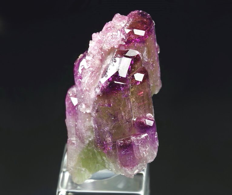 gem VESUVIANITE var. MANGANOAN