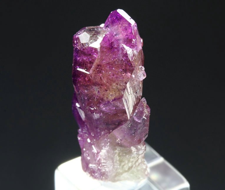 gem VESUVIANITE var. MANGANOAN