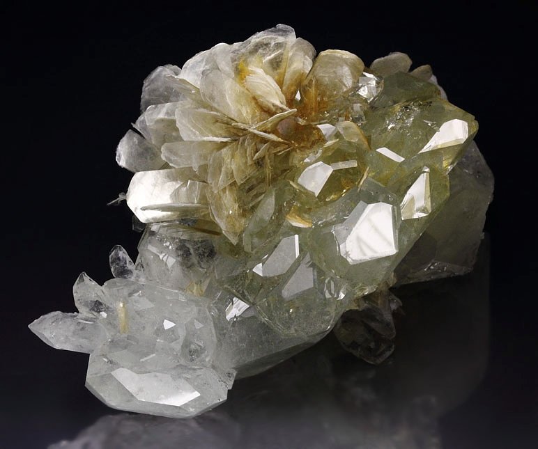 gem BERYL var. GOSHENITE, MUSCOVITE