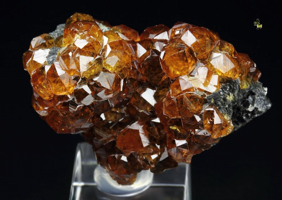 gem GARNET var. SPESSARTINE, MUSCOVITE