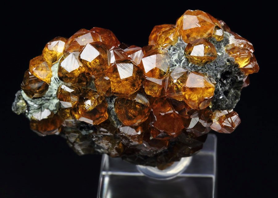 gem GARNET var. SPESSARTINE, MUSCOVITE