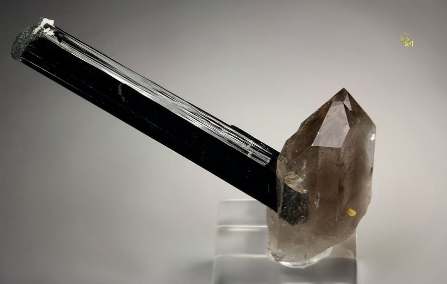 AEGIRINE, QUARTZ var. SMOKY, ZIRCON