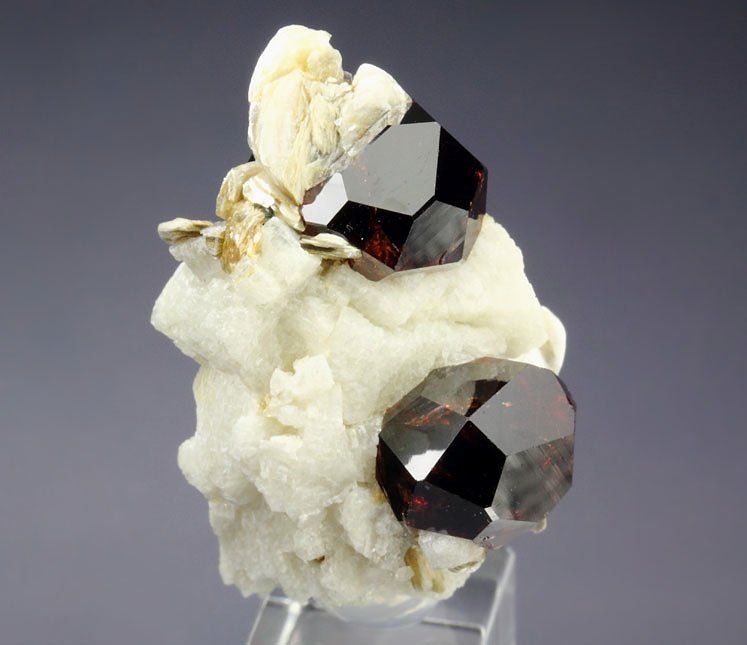 gem GARNET var. SPESSARTINE, ALBITE, MUSCOVITE