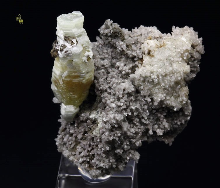 WELOGANITE, QUARTZ var. SMOKY