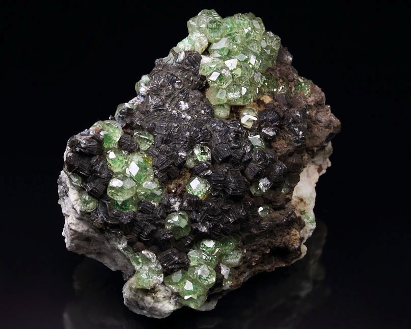 gem GARNET var. GROSSULAR with GREEN CHROMIAN PHANTOMS, CLINOCHLORE