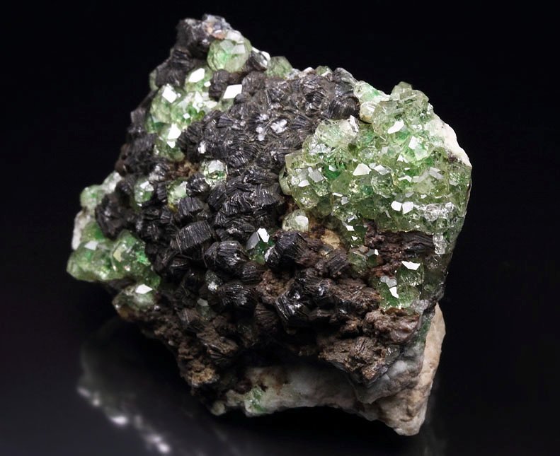 gem GARNET var. GROSSULAR with GREEN CHROMIAN PHANTOMS, CLINOCHLORE