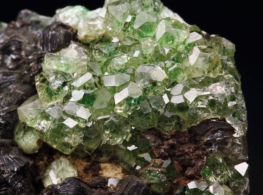 gem GARNET var. GROSSULAR with GREEN CHROMIAN PHANTOMS, CLINOCHLORE