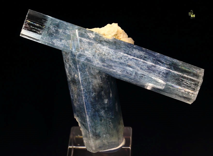 gem BERYL var. AQUAMARINE bi-terminated, TOURMALINE var. SCHORL, FELDSPAR