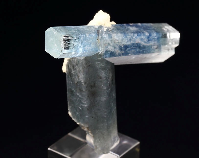 gem BERYL var. AQUAMARINE bi-terminated, TOURMALINE var. SCHORL, FELDSPAR