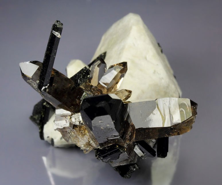 QUARTZ var. SMOKY, AEGIRINE, MICROCLINE