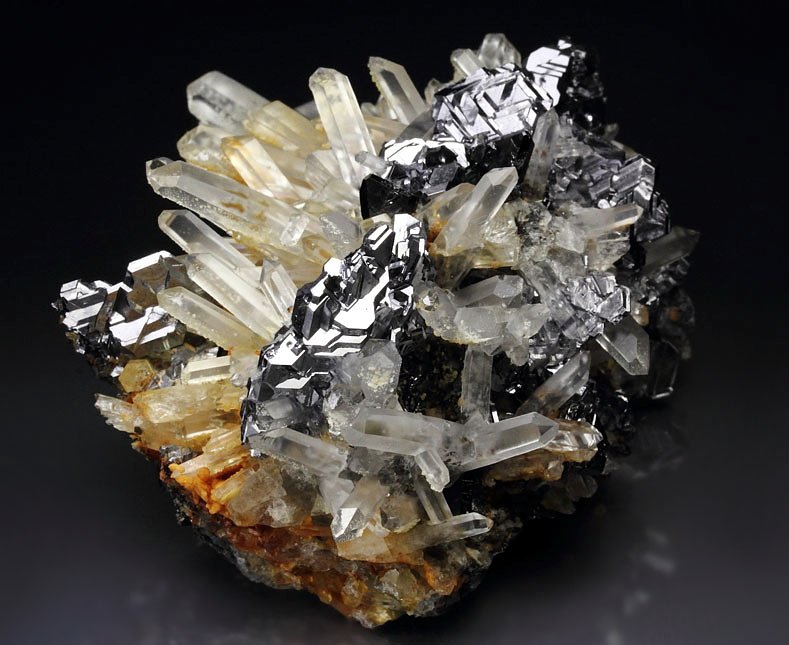 GALENA - SPINEL LAW TWIN, QUARTZ, CALCITE, SPHALERITE