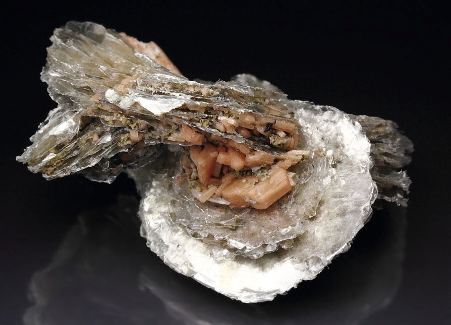 POLYLITHIONITE, SERANDITE, ALBITE