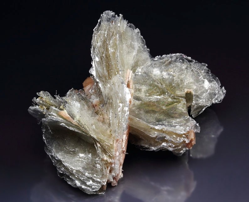 POLYLITHIONITE, SERANDITE, ALBITE