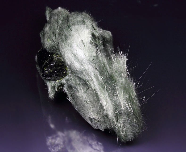 AMPHIBOLE GROUP var. BYSSOLITE, EPIDOTE