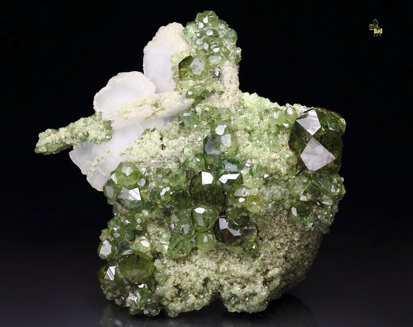 gem GARNET var. ANDRADITE var. DEMANTOID, CALCITE