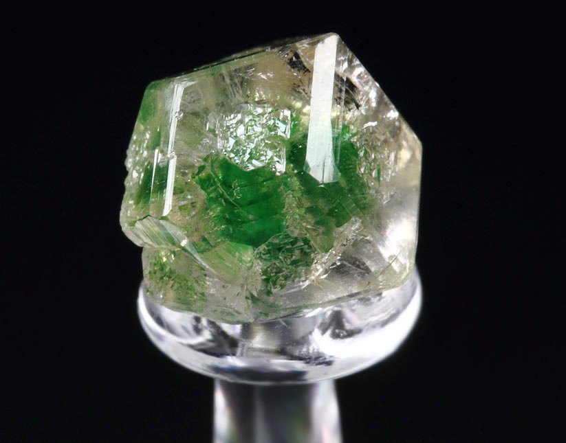 gem GARNET var. GROSSULAR with GREEN CHROMIAN PHANTOM