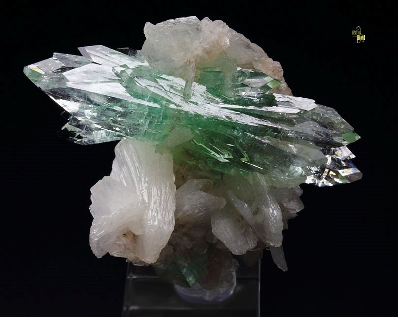 gem FLUORAPOPHYLLITE-(K) bow tie, STILBITE