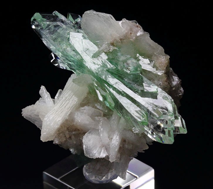 gem FLUORAPOPHYLLITE-(K) bow tie, STILBITE