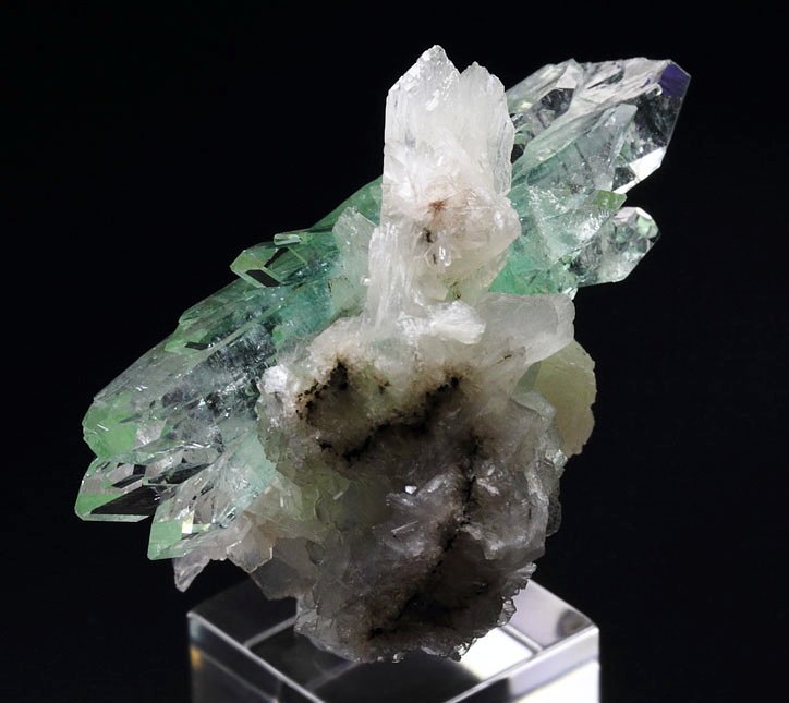 gem FLUORAPOPHYLLITE-(K) bow tie, STILBITE