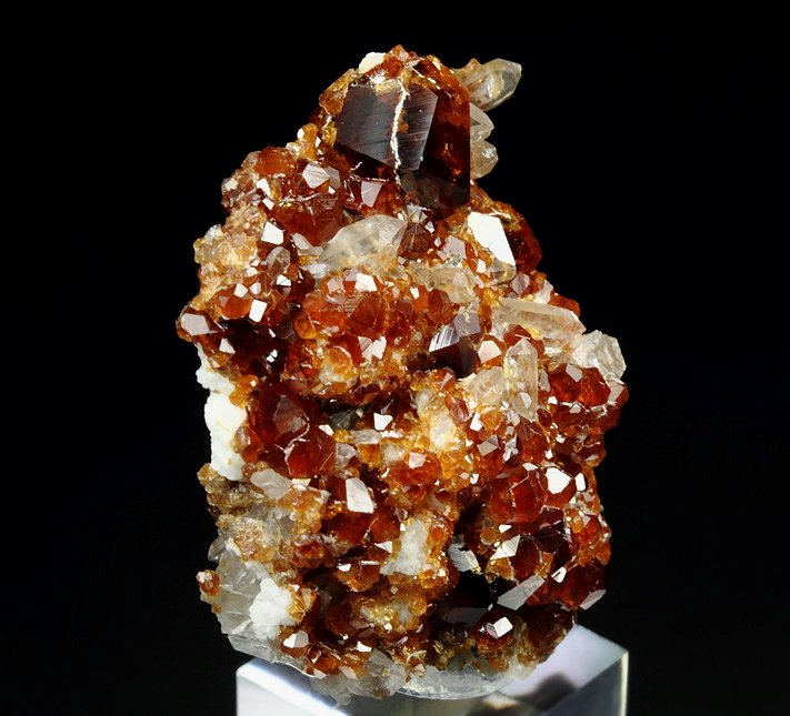 gem GARNET var. SPESSARTINE, QUARTZ