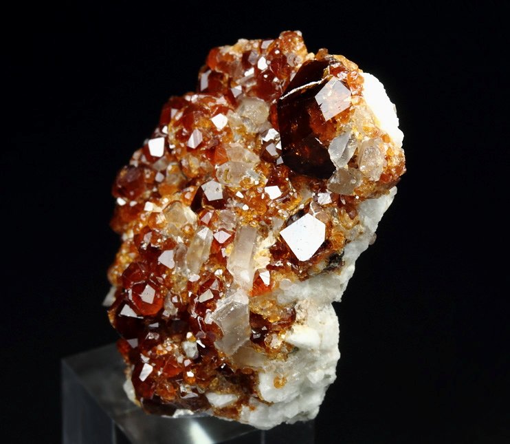 gem GARNET var. SPESSARTINE, QUARTZ