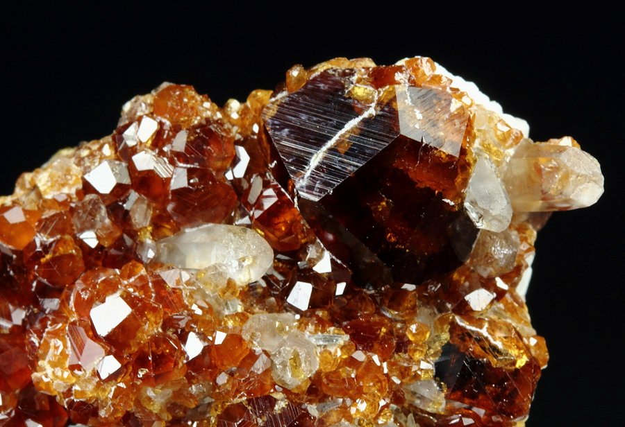 gem GARNET var. SPESSARTINE, QUARTZ