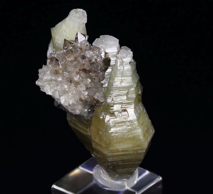 WELOGANITE, QUARTZ var. SMOKY