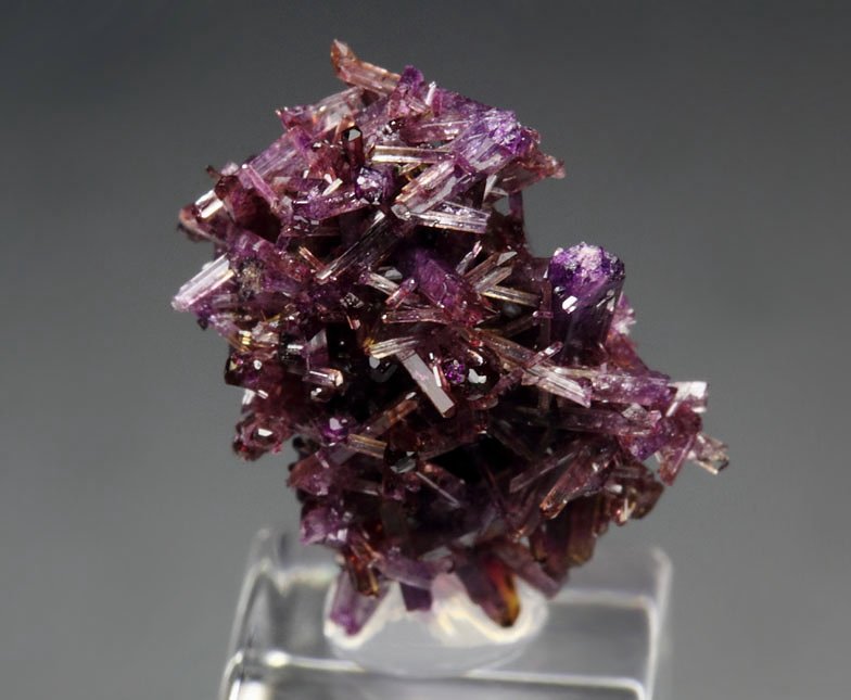 gem bi-terminated VESUVIANITE var. MANGANOAN